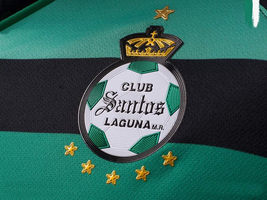 Actual escudo de Santos Laguna en la nueva playera del club. (Especial)