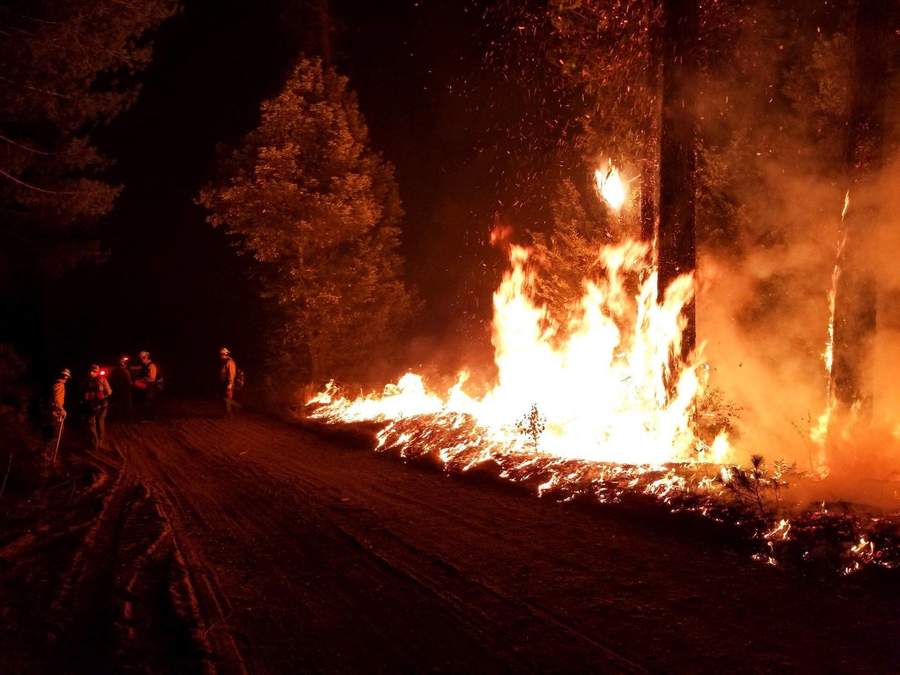Uno de los incendios más grandes en la historia de California fue provocado por cables del tendido eléctrico de la compañía Southern California Edison que entraron en contacto durante fuertes vientos, informaron los investigadores ayer.  (ARCHIVO, 2018)