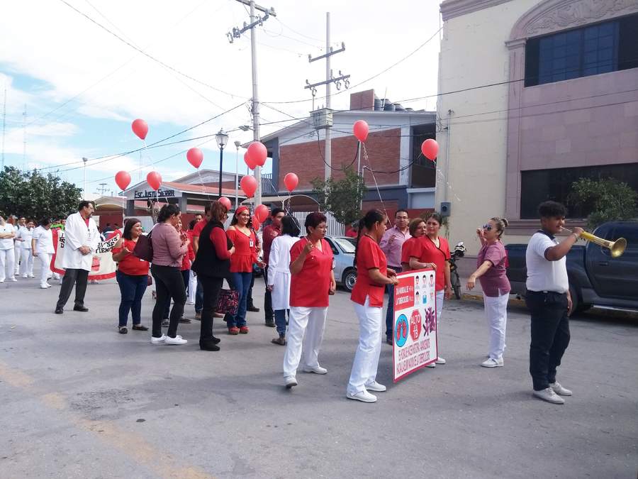 Realizan desfile contra la tuberculosis en San Pedro
