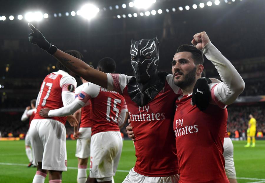 Aubameyang pone al Arsenal en cuartos de la Liga Europa
