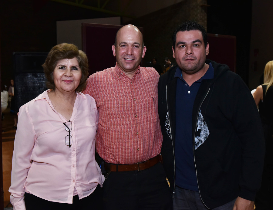 Alma Rosa, Daniel y Gerardo.