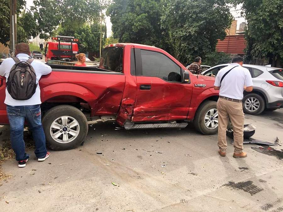 Se registra accidente sobre el par vial de la calle Madero