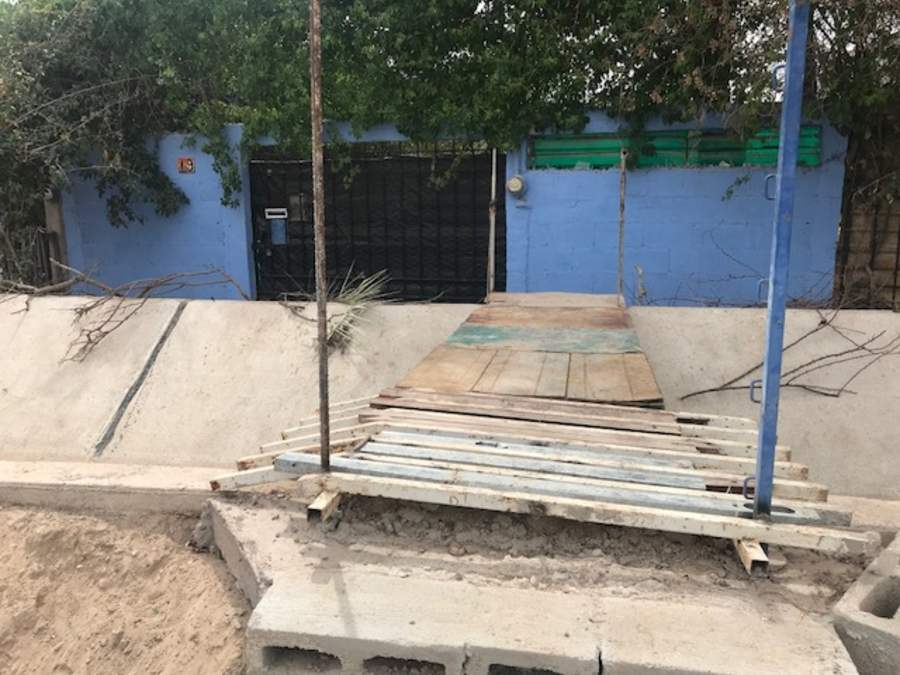 Se fractura canal de riego en poblado de San Carlos; se inundan calles y jardín de niños