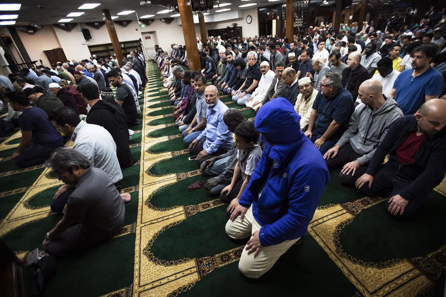 Musulmanes en todo el mundo se unieron en oración ante la tragedia en dos mezquitas de Nueva Zelanda.