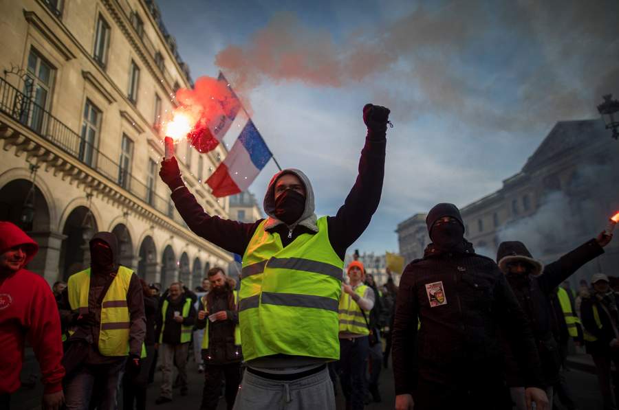 '¿Cómo le está yendo a Francia con el Acuerdo de París sobre el medioambiente? Después de 18 semanas de disturbios por parte de los manifestantes de los chalecos amarillos, ¡supongo que no demasiado bien!', escribió Trump en su cuenta de Twitter. (ARCHIVO)