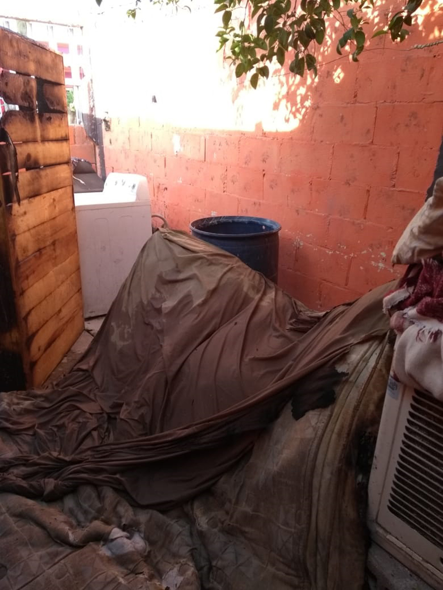 Se incendia una casa en Torreón; mujer se intoxica