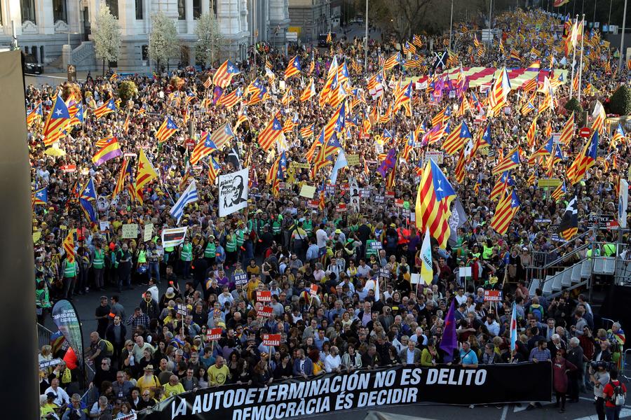 Manifestación en Madrid se realizó bajo los lemas 'Autodeterminación no es delito' y 'Democracia es decidir'.