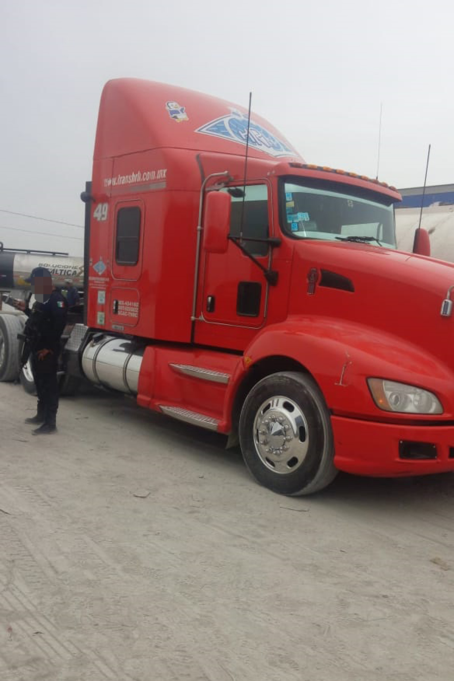 Elementos de la DSPM de Gómez Palacio recuperaron el vehículo y lo pusieron a disposición del Ministerio Público. (EL SIGLO DE TORREÓN) 