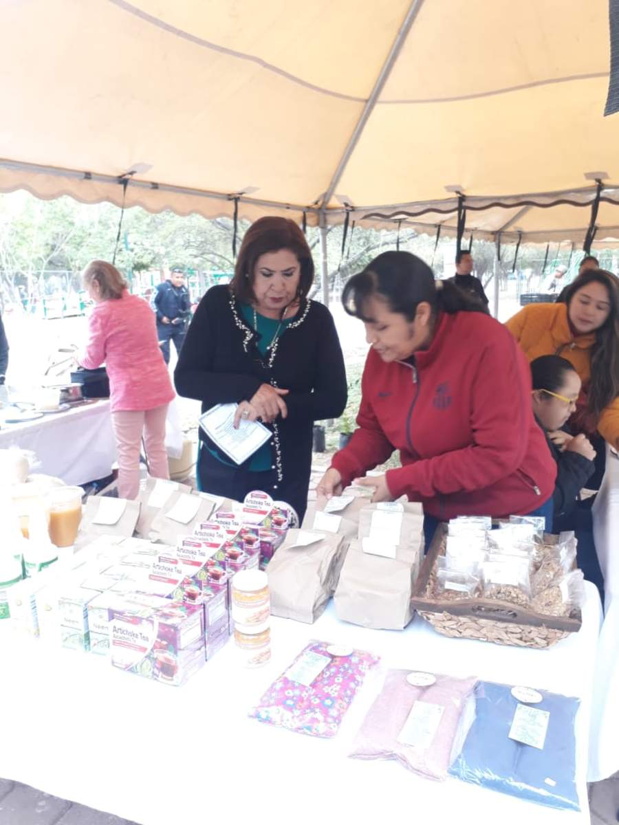 La alcaldesa María Luisa González Achem, comentó que este evento busca dar a conocer a los laguneros la importancia y beneficios de la medicina alternativa, así como el impulso a la economía con el corredor comercial que oferta diversos productos.
