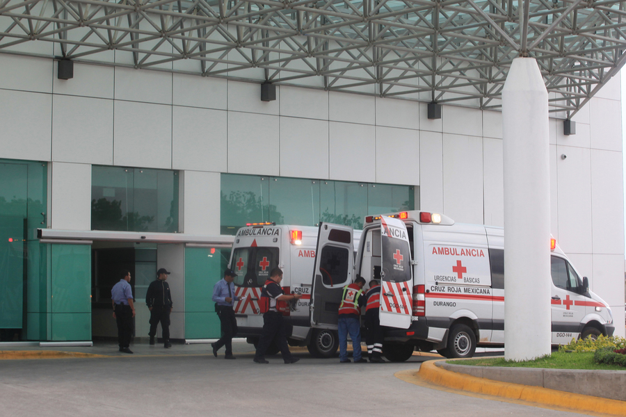 El lesionado fue trasladado vía aérea al Hospital General 450 de la capital del estado, en estado delicado.