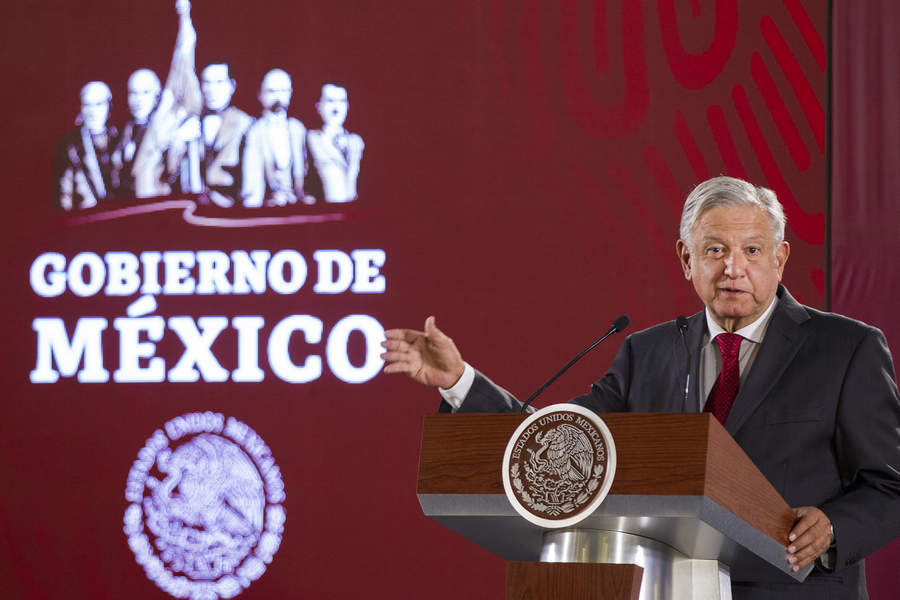 López Obrador manifestó que se trata de miles de millones de pesos, por lo que se regularizará dicha situación, ya se está hablando con las empresas buscando también que se concluyan las obras. 