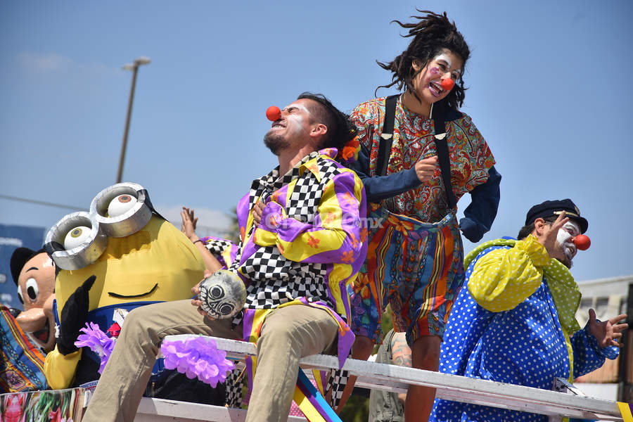 Celebraron con desfile la próxima llegada de la primavera. (ERNESTO RAMÍREZ) 