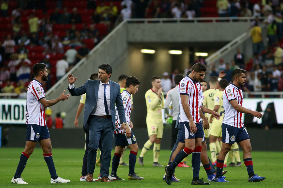 Las Chivas cayeron en dos ocasiones consecutivas con el América, algo que aumenta la presión sobre el técnico José Cardozo.