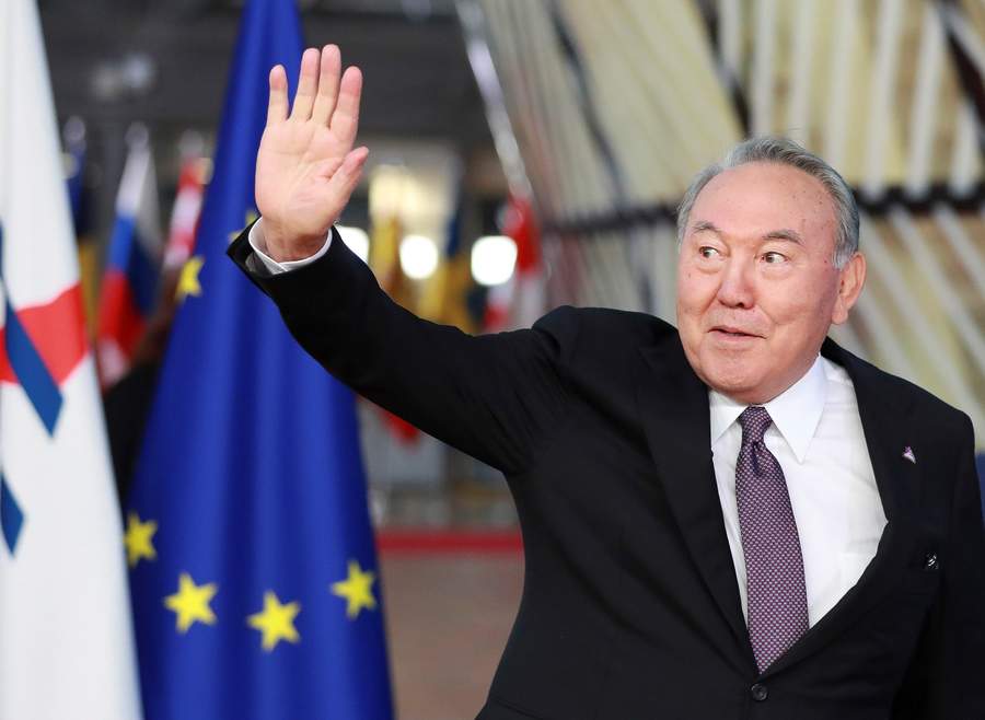 Renuncia presidente de Kazajistán tras 30 años en el cargo