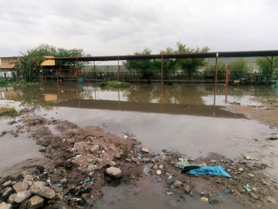 Basura e imprudencia, causas de escurrimientos en canales de Torreón