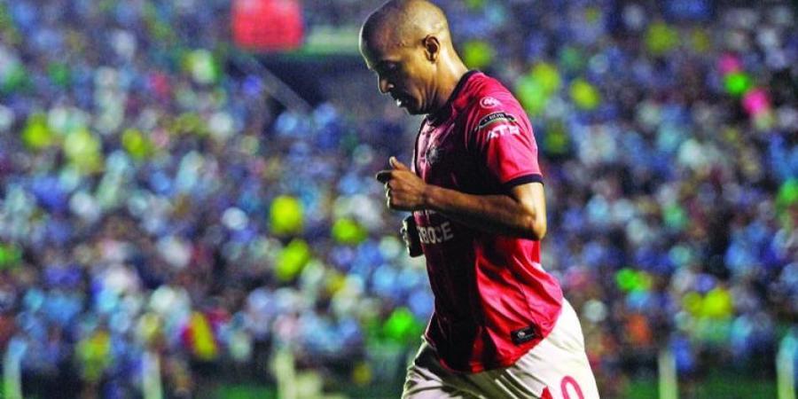 El Wilstermann presentó un reclamo ante la Federación Boliviana de Futbol (FBF) por los insultos racistas contra el brasileño Serginho.