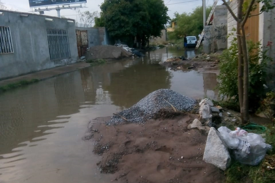 Autoridades de la Conagua exhortan a la población a no tomar la red de canales como basureros a fin de evitar escurrimientos. (EL SIGLO DE TORREÓN)
