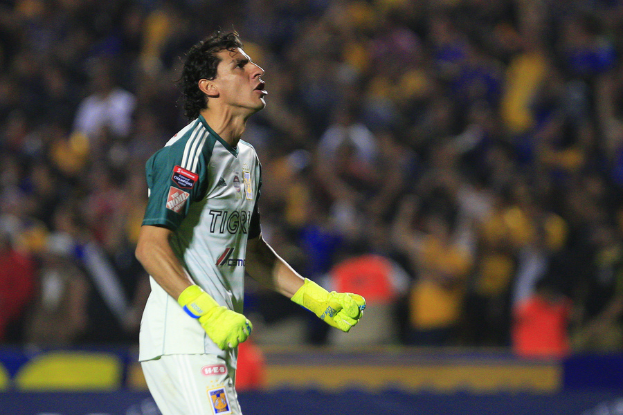 Nahuel Guzmán enfrentará con Tigres a los Guerreros del Santos Laguna en la Concacaf Liga de Campeones.