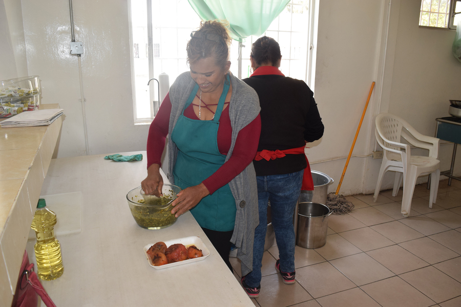 El comedor comunitario de la colonia Felipe Ángeles atiende a unas 50 personas diariamente, en su mayoría personas de la tercera edad que no tienen recursos para su alimentación. (EL SIGLO DE TORREÓN)