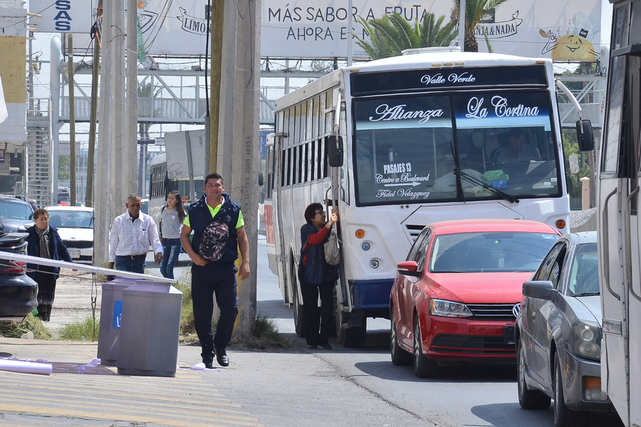 Desde el pasado lunes entró en vigor la nueva tarifa del transporte público urbano en modalidad de autobús. Usuarios han manifestado su inconformidad al señalar que se encuentran en mal estado. (FERNANDO COMPEÁN)
