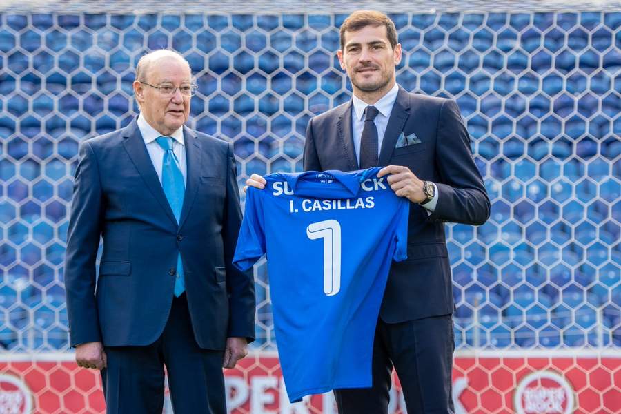 Iker Casillas renueva un año con el FC Porto