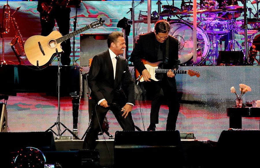 Lo abuchean. A los asistentes al concierto que Luis Miguel ofreció en Panamá no les pareció la actitud que el cantante tuvo con el sonidista.