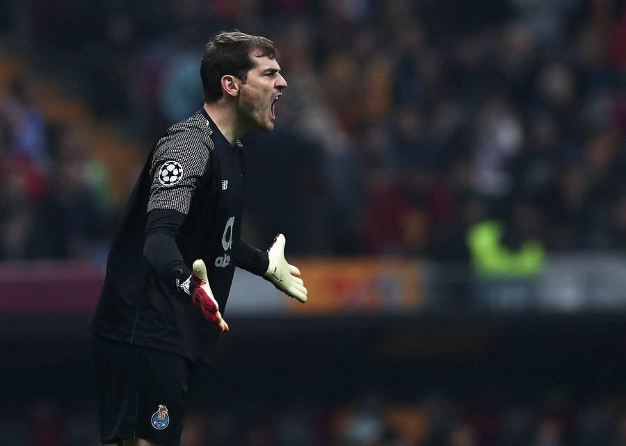 Iker Casillas renueva con el Porto