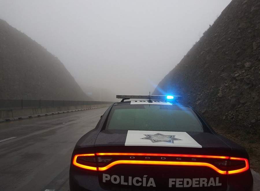 La Policía Federal cerró la autopista debido a la presencia de niebla. (ESPECIAL)