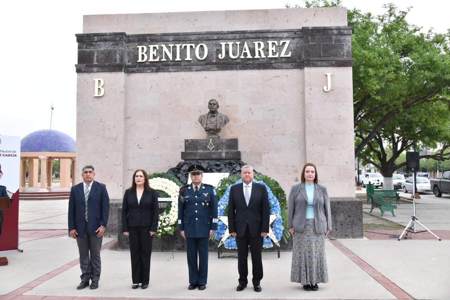 Con una ceremonia cívica, la mañana de este jueves 21 de marzo, se llevó a cabo la celebración del 231 aniversario del natalicio de Benito Pablo Juárez García, en el busto ubicado en la Macroplaza 1, en Piedras Negras. (EL SIGLO COAHUILA)