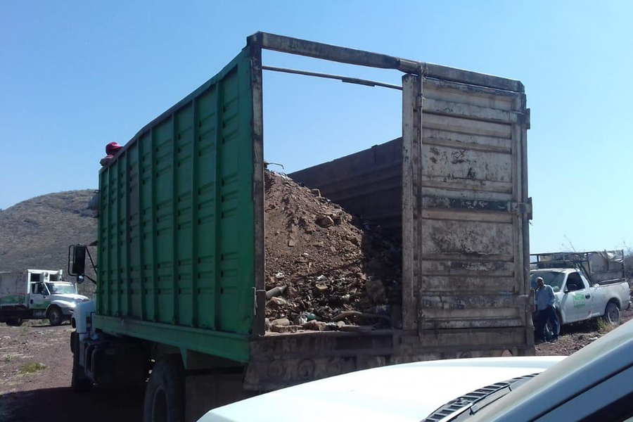 Ayer el ayuntamiento de Lerdo mandó camiones y maquinaria para hacer limpieza en la zona de la sierra de Villa Juárez, Lerdo. (EL SIGLO DE TORREÓN)