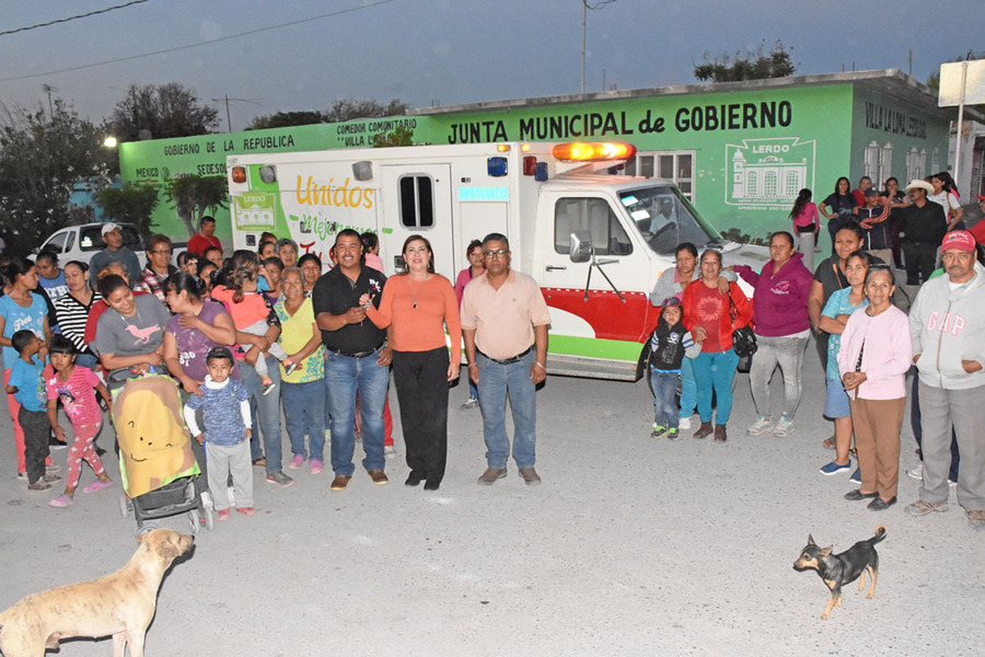 Entrega ambulancia a Villa La Loma