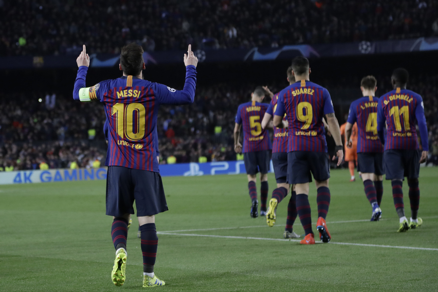 El argentino Lionel Messi festeja tras anotar el tercer tanto del Barcelona ante Lyon en la vuelta de los octavos de final.