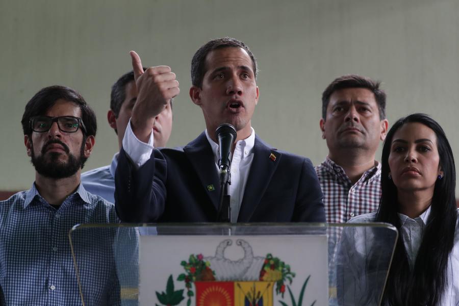 Guaidó tildó de 'nueva torpeza del Gobierno' la detención de su jefe de gabinete, Roberto Marrero. (EFE)