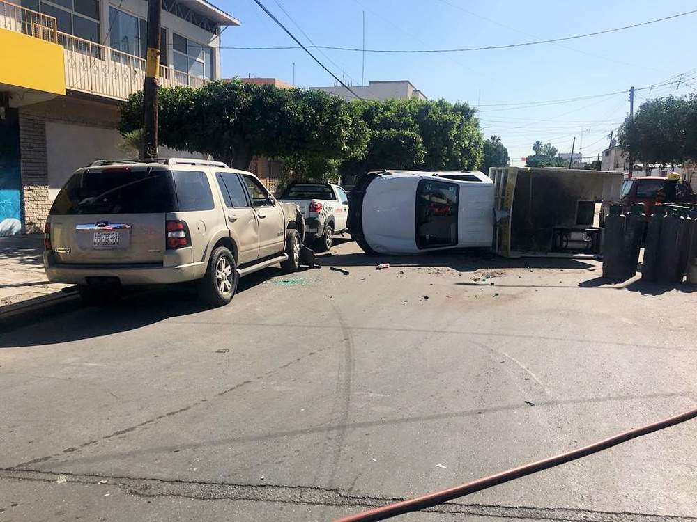 Vuelca camión repartidor de gas en Torreón