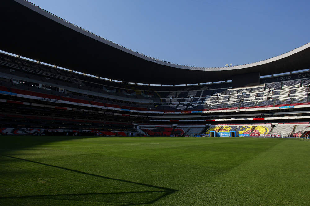 La cancha del Estadio Azteca parece mejorar con el paso de los meses, pero sigue bajo la supervisión de la NFL. (Jam Media)