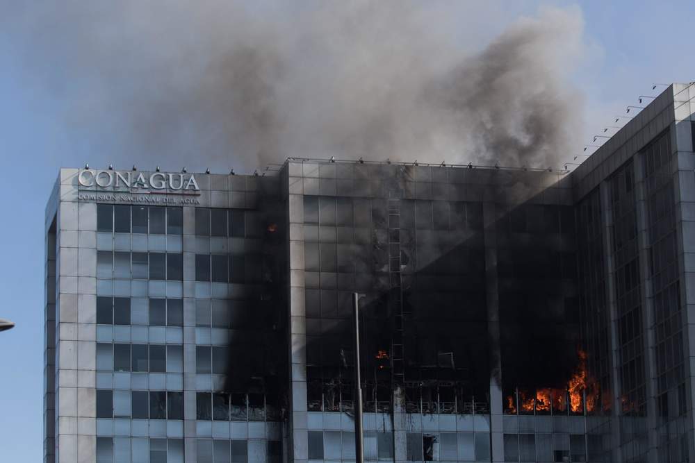 Incendio en edificio de Conagua dejó sólo daños materiales: Semarnat