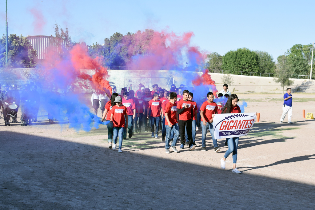 El equipo anfitrión, los Gigantes de la Unidad Deportiva Torreón, fue el último equipo en desfilar en la ceremonia inaugural.