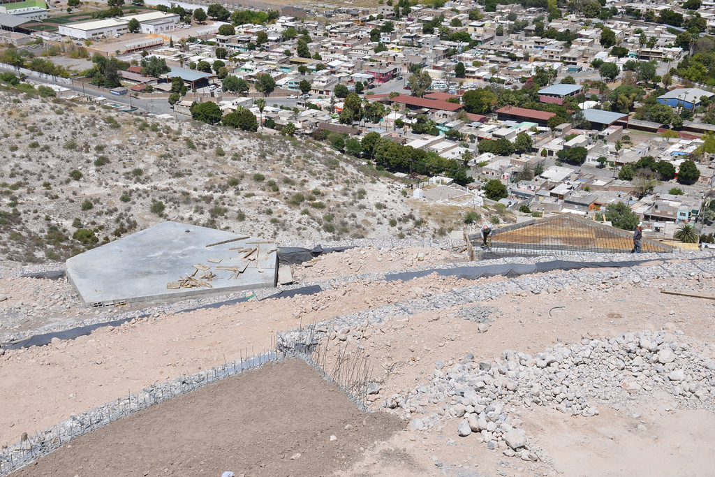 Así luce la obra del Parque Ecológico Cerro de las Noas de Torreón. El pasado viernes la construcción fue visitada por la Secretaría de Infraestructura, Desarrollo Urbano y Movilidad (Sidum). (FERNANDO COMPEÁN)