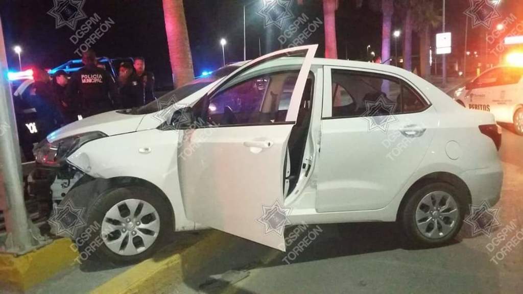 Roba vehículo y choca en persecución en Torreón