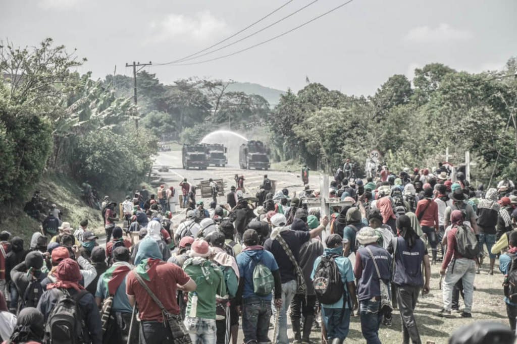 Los departamentos del sur de Colombia permanecen incomunicados por carretera debido al bloqueo indígena. (TWITTER)