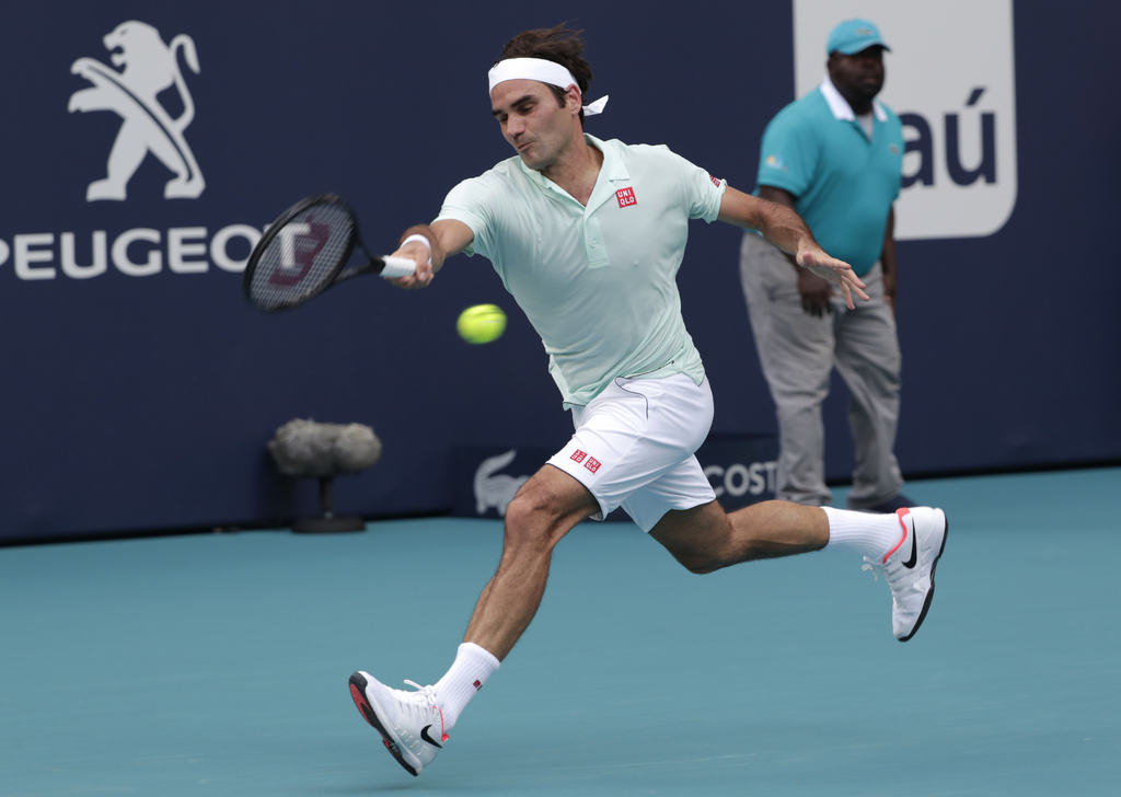 Roger Federer se instaló en los octavos de final del Abierto de Miami tras derrotar 7-5, 6-3 al serbio Filip Krajinovic; el suizo se enfrentará en la siguiente ronda a Daniil Medvedev.
