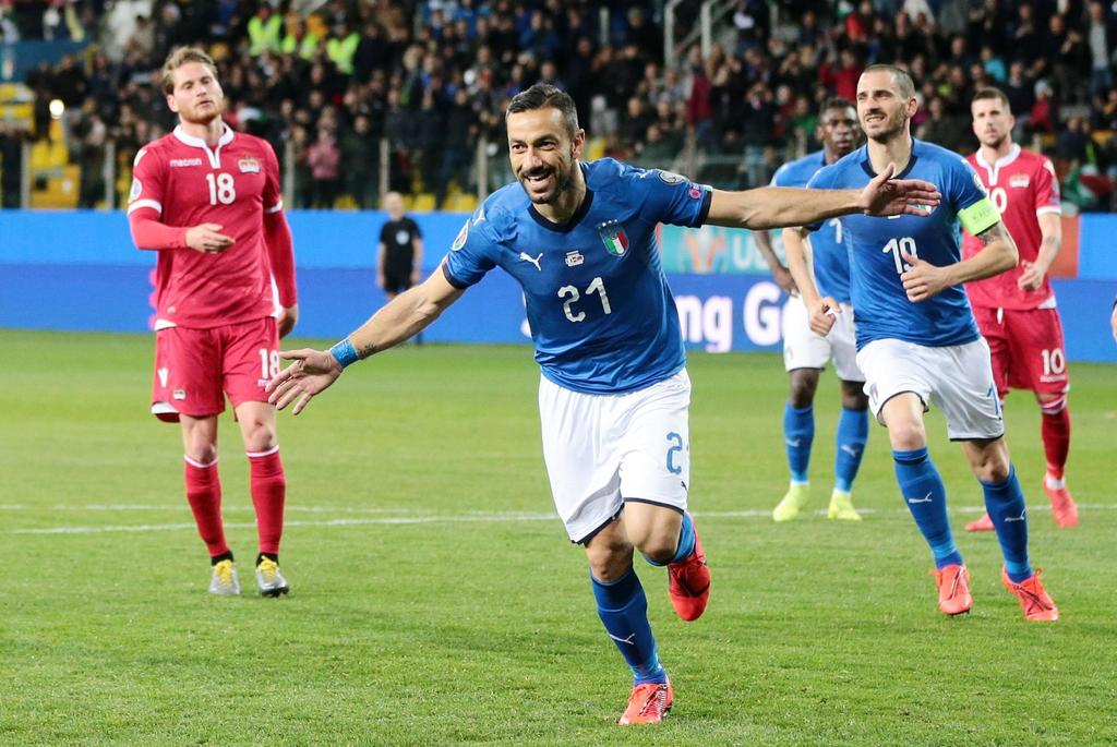 Fabio Quagliarella, de Italia, celebra un gol en partido del Grupo J de la fase de clasificación para Euro 2020 en el estadio Ennio Tardini.