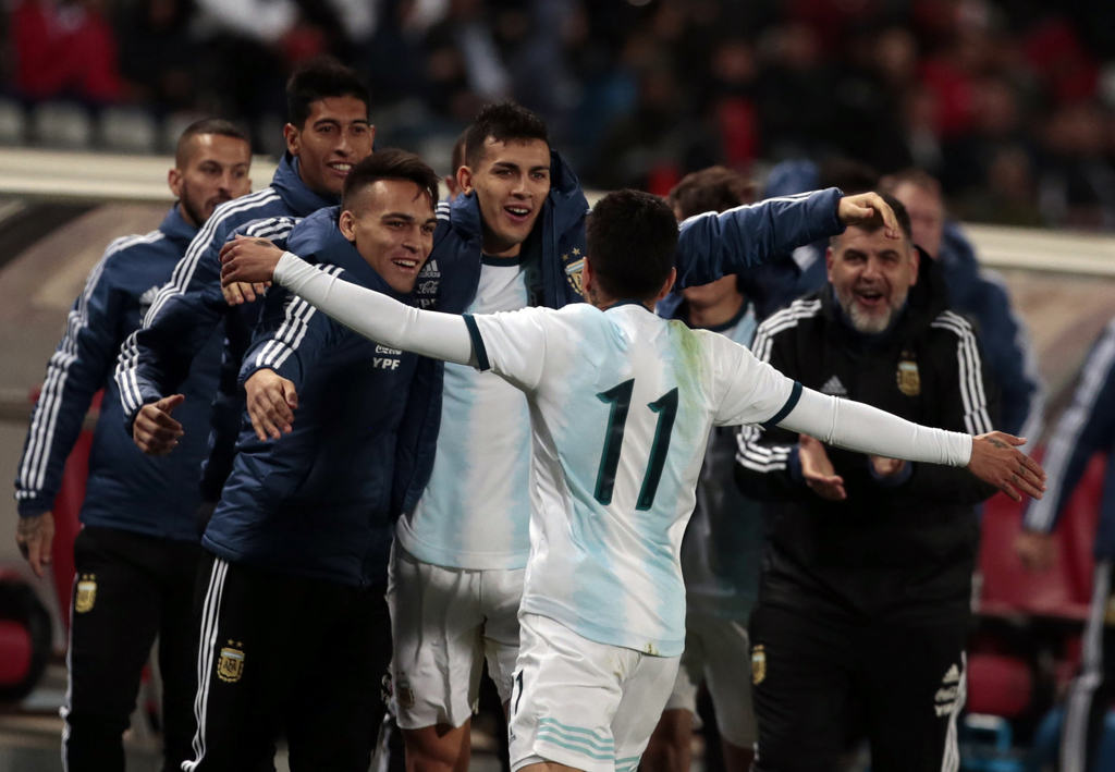 Ángel Correa festeja tras anotar el gol que le dio a Argentina la victoria 1-0 ante Marruecos en un partido amistoso en Tánger.