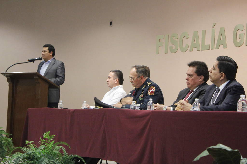 Reyes Flores Hurtado, delegado de los programas integrales para el desarrollo del Gobierno Federal, recordó que Coahuila ha sido un agente importante de colaboración, gracias a la suma de esfuerzos que facilita el combate a las mafias de la delincuencia organizada. (EL SIGLO COAHUILA)
