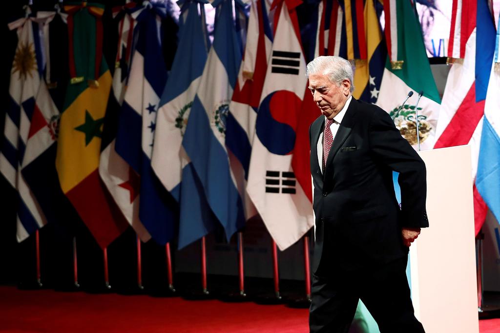 El escritor peruano Mario Vargas Llosa dio un discurso en la sesión inaugural del VIII Congreso Internacional de la Lengua Española. (EFE)