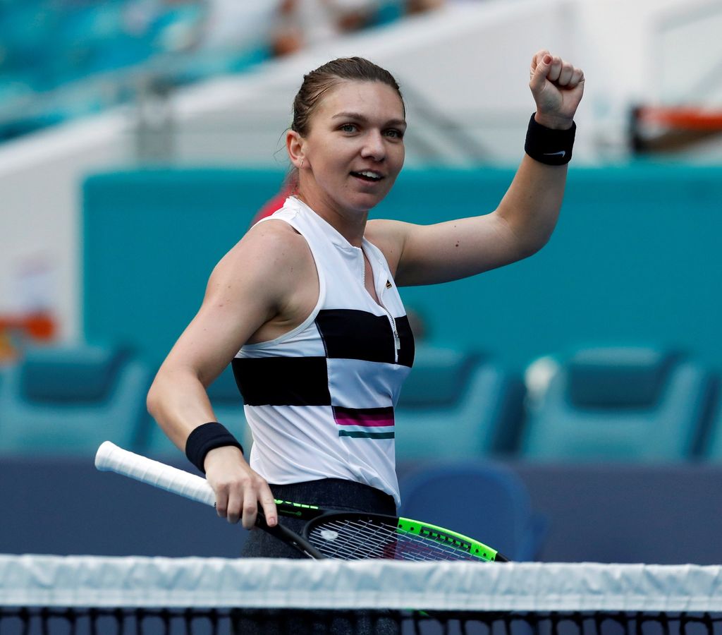 La rumana Simona Halep derrotó 6-4, 7-5 a Quiang Wang para avanzar a las semifinales en la rama femenil.