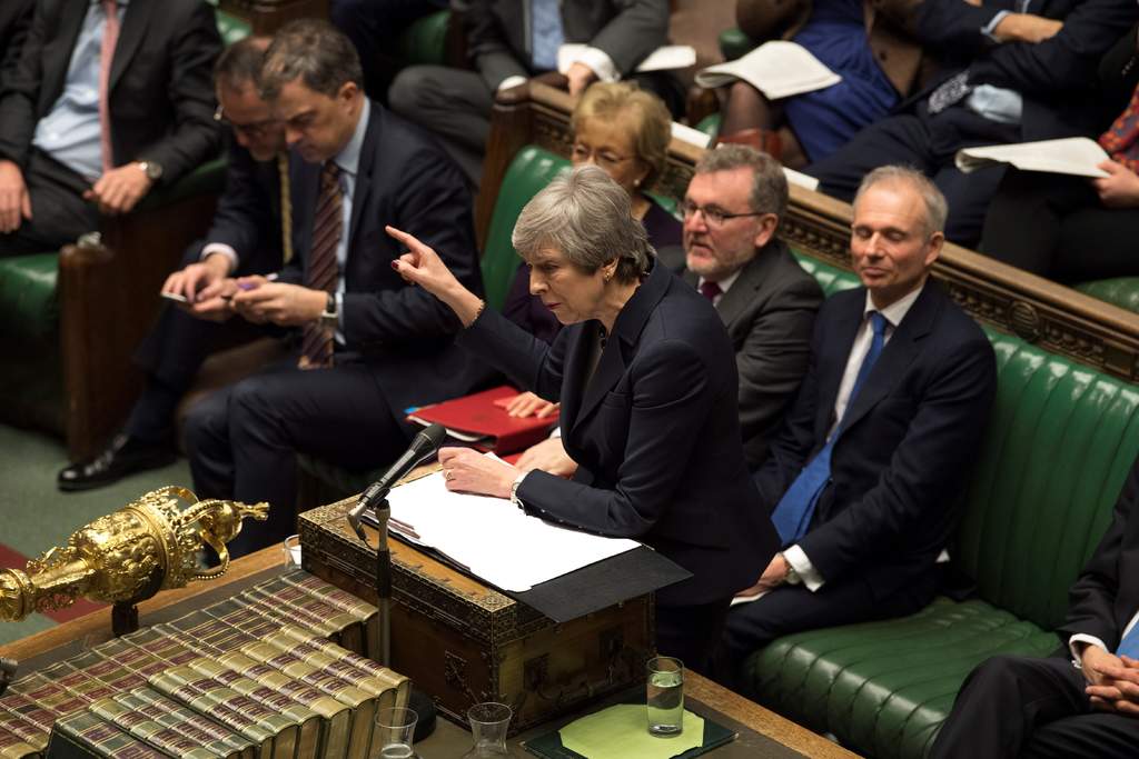 En un acto desesperado por recuperar las riendas del proceso del Brexit, la premier Theresa May dijo estar dispuesta a entregar las llaves del 10 de Downing Street a cambio del apoyo al Acuerdo de Retirada de la Unión Europea (UE). (EFE)