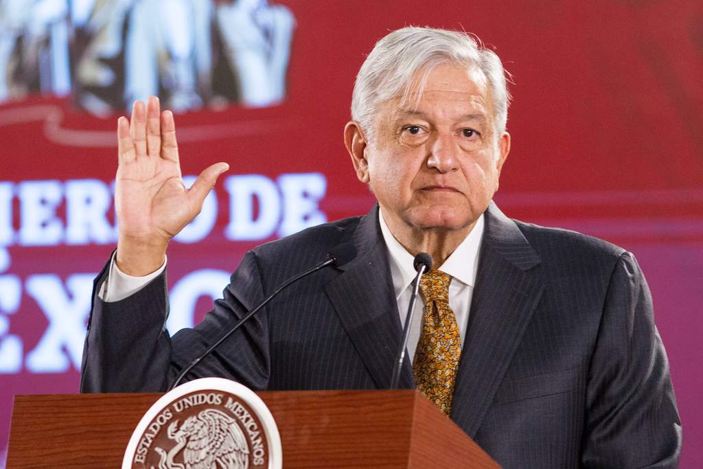 En su conferencia de prensa matutina, en Palacio Nacional, el presidente López Obrador destacó que con esta reforma al artículo 108 se acaba con la impunidad constitucional. (NOTIMEX) 
