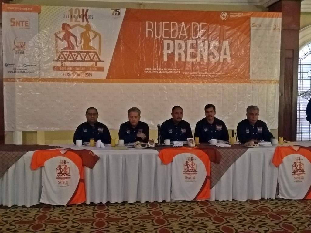 La prueba fue presentada en conferencia de prensa encabezada por el Secretario General de la Sección 35 del SNTE, Jorge Mora, en un hotel al poniente de Torreón. (EL SIGLO DE TORREÓN)