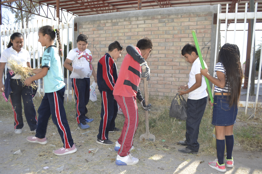 Escuelas del municipio de Francisco I. Madero se unen a la campaña Limpiemos Juntos. (EL SIGLO DE TORREÓN/CLAUDIA LANDEROS)